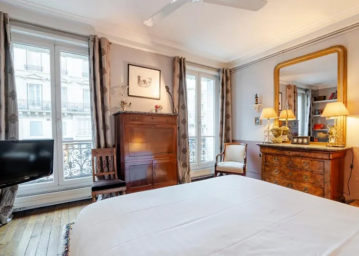 Cr57 - Rennes Elegances * Paris